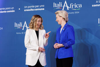  La primera ministra italiana, Giorgia Meloni, y la presidenta de la Comisión Europea, Ursula von der Leyen, en la conferencia internacional Italia-África.