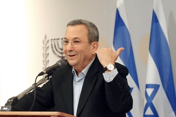 Ehud Barak, en la comparecencia que ha ofrecido hoy. (Roni SCHUTZER/AFP)