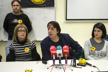 El portavoz de Araba sin Garoña, Alberto Frías, ha valorado el cierre de la central en rueda de prensa. (Juanan RUIZ/ARGAZKI PRESS)