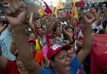 Seguidores de Hugo Chávez, frente a la Asamblea Nacional venezolana, el pasado sábado. (Raúl ARBOLEDA/AFP)