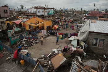 Tacloban hirian txikizioa eragin du Haiyan tifoiak. (Nicolas ASFOURI/AFP)