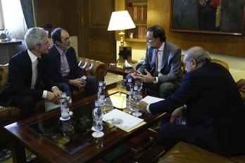 Mariano Rajoy y Jorge Fernández Díaz han recibido a los familiares de Hodei Egiluz. (@marianorajoy)