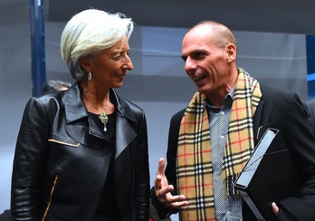 Christine Lagarde y Yanis Varoufakis, en febrero pasado. (Emmanuel DUNAND/AFP)