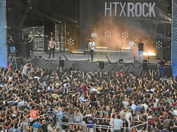 Ambiente durante los conciertos del Hatortxu Rock este fin de semana.