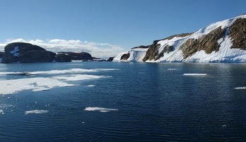 El calentamiento de las aguas pone en jaque al Ártico y a la Antártida.