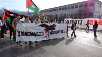 Manifestación en enero en Beasain denunciando la implicación de CAF en un proyecto en Jerusalén.