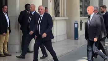 Posterra_pieza_francois_bayrou