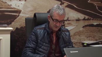 Posterra_pieza_manuel_resa_valtierrako_alkatea